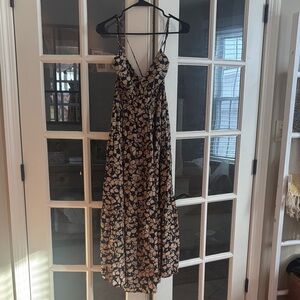 Size XS petite Abercrombie and Fitch Black and Cream Patterned Dress - Pockets!